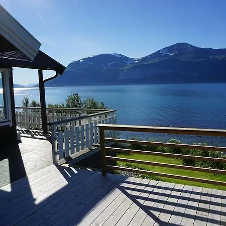 Idyllic With Sauna - Lyngen Alps Feriehus