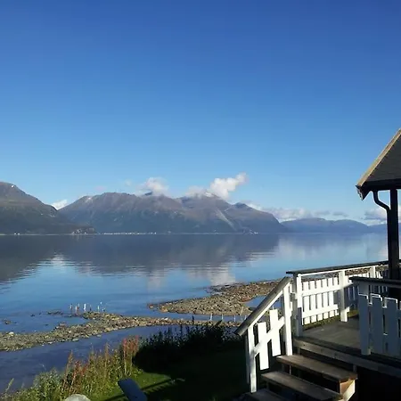 Idyllic With Sauna - Lyngen Alps Feriehus Svensby