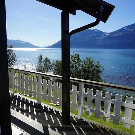 Idyllic With Sauna - Lyngen Alps Holiday home