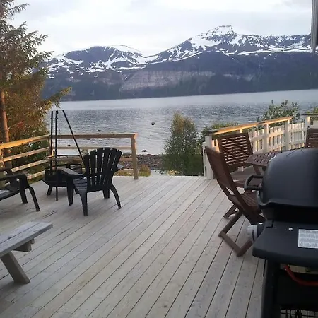 Idyllic With Sauna - Lyngen Alps Holiday home Svensby
