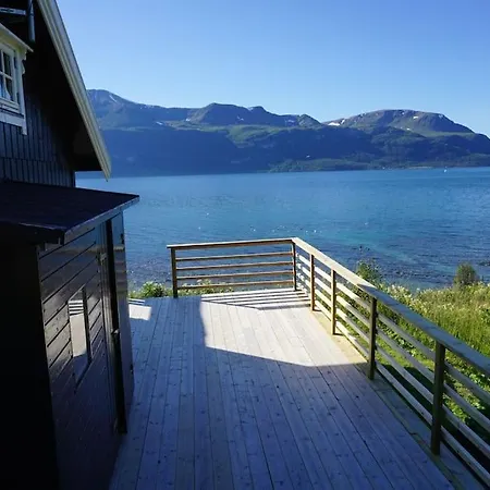 Nyaraló Idyllic With Sauna - Lyngen Alps Svensby
